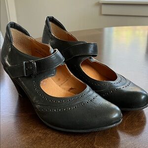 Elegant Dark Green Leather Mary Jane Heels